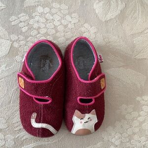 See Kai run slipper/ shoes with cat